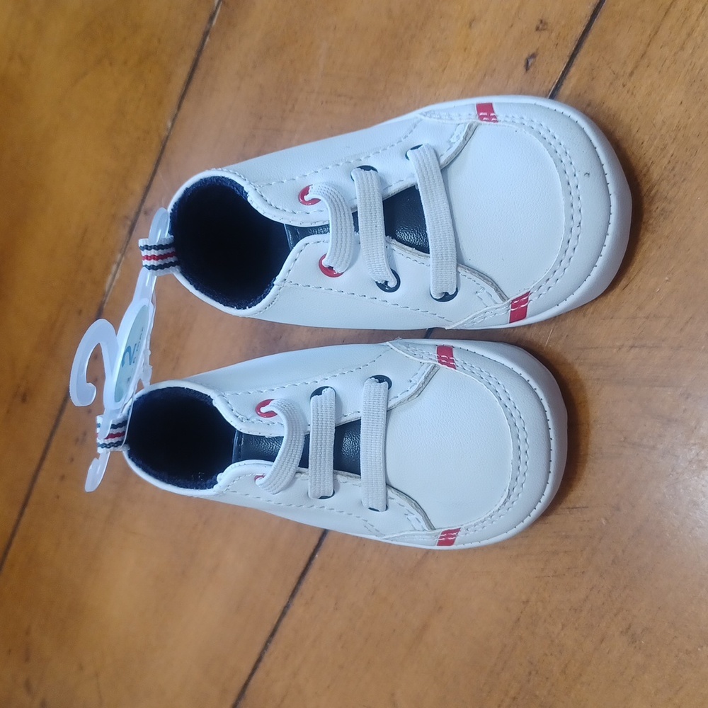 Infants newborn size 2 tennis shoe nwt great gift baby shower